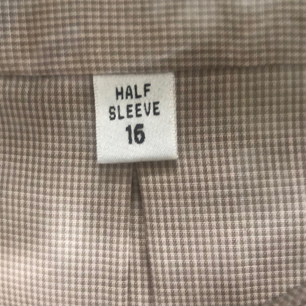Van Heusen Tan Dress Shirt Classic Design - Picture 3 of 10